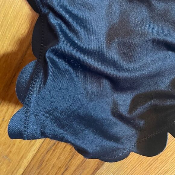 VANILLA BEACH | black scallop edged bikini S - Picture 6 of 6